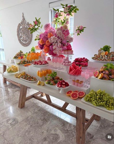 Sommer Mad, Catering Food Displays, Party Food Buffet, Brunch Table, Catering Ideas Food, Birthday Brunch, Catering Food, Food Displays, Table Set Up