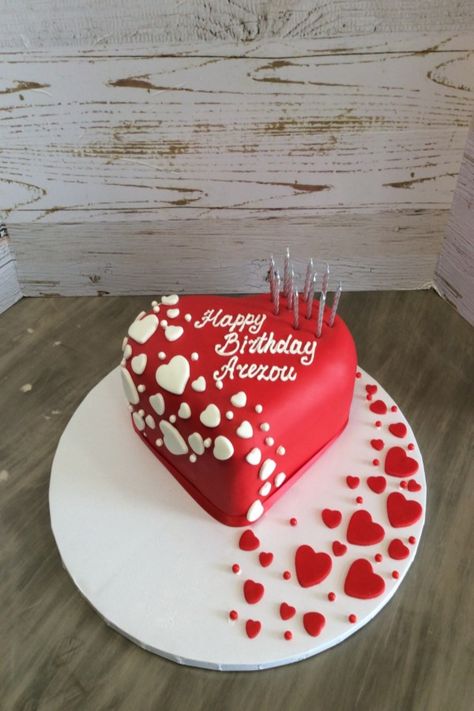 Shaped Birthday Cake, Heart Shaped Birthday Cake, Heart Cake Design, Cake For Men, Birthday Cake Write Name, Heart Birthday Cake, Modern Birthday Cakes, Birthday Cake Writing, Cake Heart