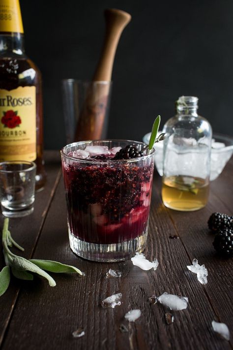 Sage Cocktail, Blackberry Cocktail, Bourbon Smash, Frozen Cocktail Recipes, Bourbon Recipes, Bourbon Drinks, Cocktail Photography, Tequila Drinks, Bourbon Cocktails