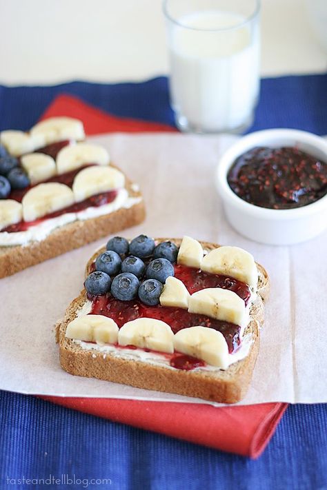 Breakfast Sandwich Recipes, Patriotic Food, Fourth Of July Food, Breakfast Toast, Banana Recipes, 4th Of July Party, July Party, Best Breakfast, Easy Breakfast