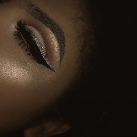 ✨ • • • • • • #anastasiabeverlyhills #tartecosmetics #beatthatface #beautyaddict #beauty_features #glowyskin #dressyourface #eotd #fabulous_makeupartists #hudabeauty #linerandbrows #makeuplover #makeupslaves #makeuptrends #slave2beauty #slave2makeup #glitter #tasteformakeup #underratedmuas #undiscovered_muas #morphebrushes #wakeupandmakeup #glowybabes #beauty_features #make4glam #glamfanatics #brian_champagne #featuremuas #slayagebeauties #under_ratedmakeup #eyelive4beauty Makeup Tumblr, Makeup Is Life, Gold Makeup, Makeup On Fleek, Makeup Obsession, Kiss Makeup, Makeup Goals, Cut Crease, Flawless Makeup