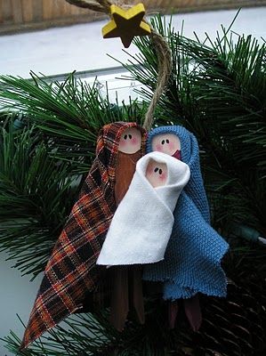 Homemade Nativity Christmas Tree Decoration.  I would make these with clothes pins, fabric scraps, and a permanent marker for the faces.   So simple. Clothes Pin Nativity Ornament, Nativity Christmas Tree, Homemade Christmas Tree Decorations, Jesus Tree, Felt Nativity, Fundraising Crafts, Nativity Decor, Homemade Christmas Tree, Clothespin Crafts