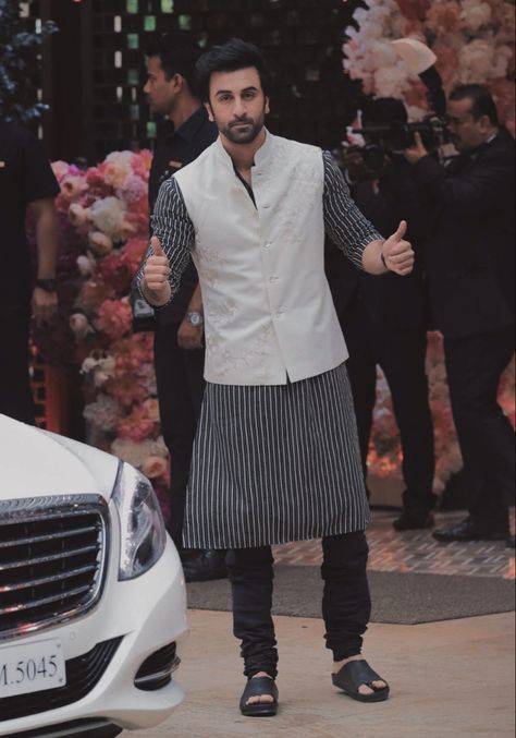 Ranbir Kapoor Kurta, Pajama Men, Siddharth Malhotra, Wedding Kurta For Men, Kurta Pajama Men, Wedding Kurta, Swag Boys, Kurta For Men, Indian Men Fashion