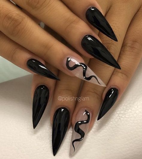 Acrylic Nails Stiletto, Stiletto Nails Short, Stilleto Nails Designs, Black Stiletto Nails, Witch Nails, Long Stiletto Nails, Sharp Nails, Black Acrylic Nails, Blue Acrylic Nails