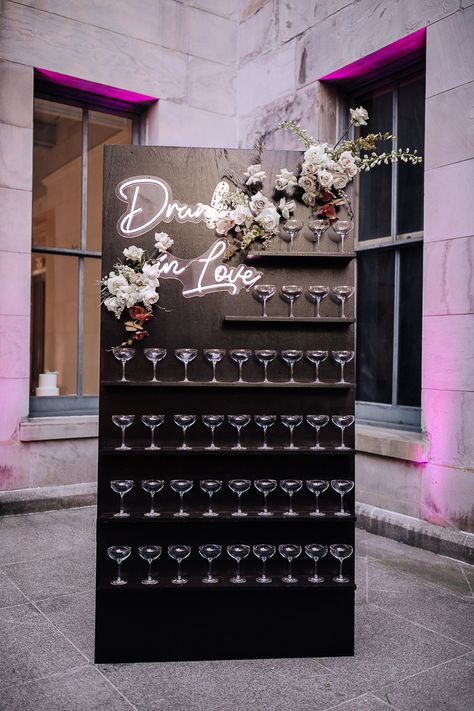 Luxury Head Table Wedding, Diy Drink Wall Wedding, Champagne Wall Wedding Diy, Diy Drink Wall, Drunk In Love Bridal Shower Theme, Drunk In Love Bar Sign, How To Make A Champagne Wall Diy, Wedding Drink Wall, Black Champagne Wall