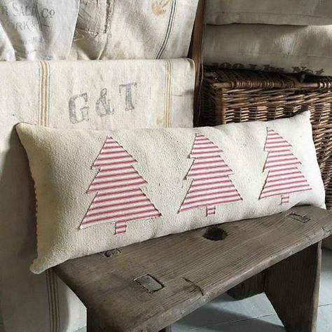 Christmas Pillows Diy, Homemade Pillows, Xmas Pillows, Vintage Grain Sack, Farmhouse French Country, Grain Sack Pillows, Christmas Applique, Christmas Pillows, Christmas Cushions