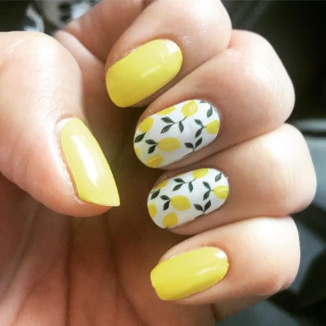 Lemon Art Nails, Cute Lemon Nails, Lemon Manicure, Yellow Lemon Nails, Lemon Nails Designs, Lemon Nail Art, Italy Nails, Lemon Nails, Bee Nails