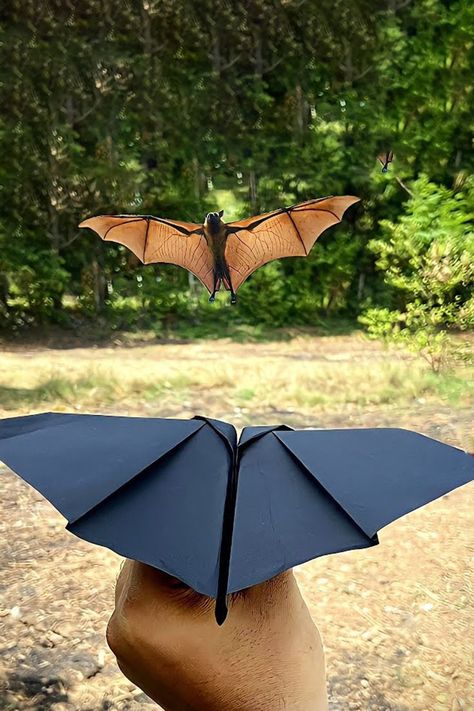 Flapping Paper Airplane, Origami Flying Bat, Paper Flying Bat, Flying Bats Craft, Bat Paper Plane, How To Make A Bat, Paper Flying Crafts, Paper Bats Diy, Flying Paper Crafts