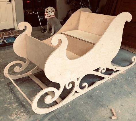 Santa Sleigh Wooden Sleigh, Sleigh Christmas, Christmas Yard Art, Diy Santa, Candy Land Christmas Decorations Diy, Christmas Yard Decorations, Yard Decorations, Christmas Decorations Diy Outdoor, Christmas Sleigh