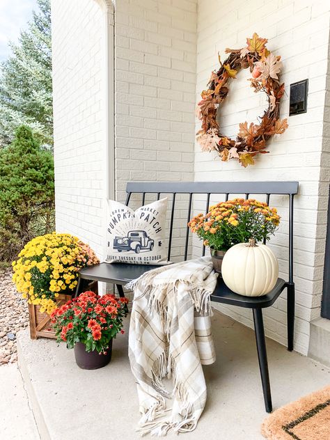 Fall Porch Corner Decor, Outdoor Bench Fall Decor Ideas, Fall Front Porch Bench Decor, Simple Fall Porch, Simple Fall Porch Decor, Stoop Decor, Tiny Porch, Porch Seating, Caramel Crumble