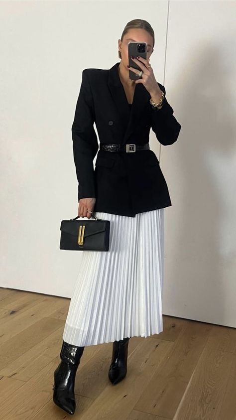 Pleated Skirt Outfit Fall, Tweed Outfit Women, Polka Dot Skirt Outfit, Pleated Skirt Winter, Dot Skirt Outfit, Skirt Outfit Fall, Velvet Pleated Skirt, Pleated Skirt Outfit, Skirt Outfits Fall