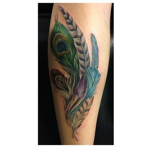 First one of my day Feather Tattoo Art, Peacock Feather Tattoo Meaning, Feather Tattoo For Men, Feather Tattoo Colour, Tatuaje Trash Polka, Feather Tattoo Meaning, Peacock Feather Tattoo, Peacock Tattoo, Feather Tattoo Design