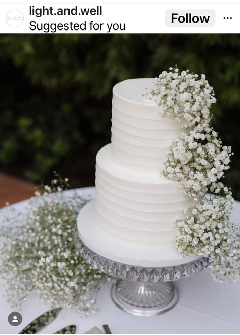 Wedding Cake With Real Flowers Simple, White Wedding Cake White Flowers, Basic White Wedding Cake, Simple Wedding Cakes 2 Tier, Simple 3 Tier Wedding Cake, Simple Wedding Cake 2 Tier, One Tier Wedding Cake, Plain Wedding Cakes, Wedding Cake Minimalist