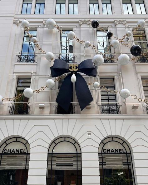 Edel Kavanagh, Coco Crush, Art Appliqué, Chanel Store, The Mundane, Luxury Aesthetic, Christmas Mood, Be Beautiful, Chanel Black