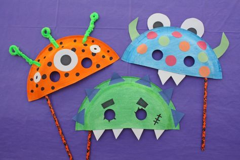 DIY Paper Plate Monster Masks Monster Masks, Halloween Infantil, Mascaras Halloween, Easy Halloween Party, Monster Crafts, Halloween Crafts For Toddlers, October Crafts, Halloween Arts And Crafts, Masks Crafts