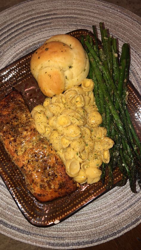 Soul Food Lunch, Meals To Cook Black People, Dinner Ideas For Black People, Healthy Food Black People, Easy Dinner Recipes Black People, Soul Food Mac And Cheese Recipe Baked, Dinner Black People, Food Ideas Black People, Black Ppl Food