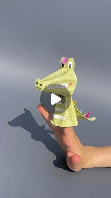 Egg Carton Puppet, Crocodile Puppet Diy, Puppets For Kids To Make, Crocodile Puppet, Paper Finger Puppets, Hand Puppets For Kids, Box Puppet, Egg Carton Crafts For Kids, Crocodile Eggs