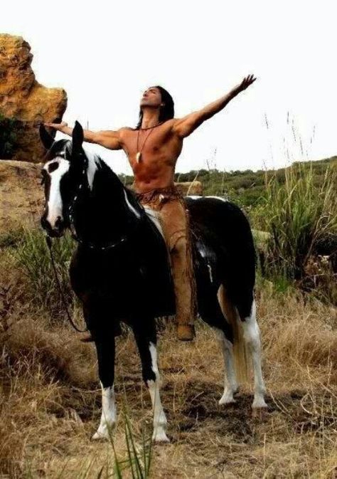 Native Americans and horses<3 Jay Tavare, Native American Horses, Native American Wisdom, Native American Images, Native American Men, Native American Pictures, Native American Artwork, Native American Photos, Native American Peoples