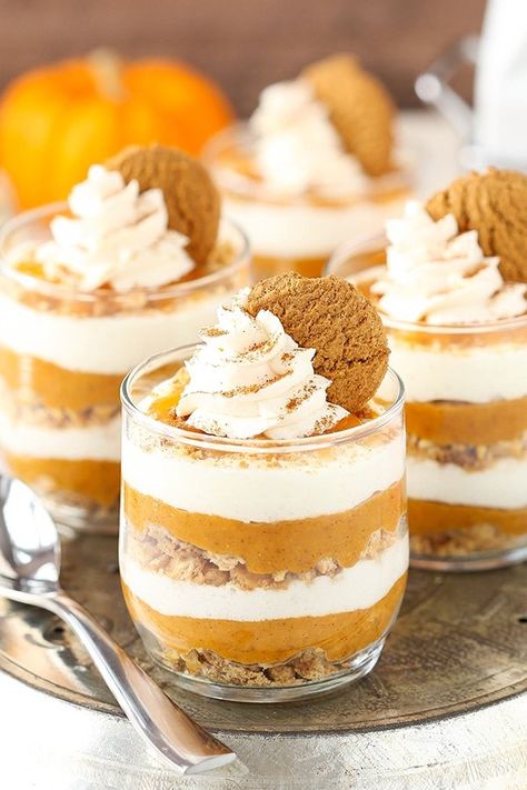 Desserts For Thanksgiving, Easy Thanksgiving Desserts, Mini Pumpkin Pies Recipe, Easy Thanksgiving Dessert Recipes, Autumn Desserts, Thanksgiving Desserts Easy, No Bake Pumpkin Pie, Mini Torte, Mini Pumpkin Pies