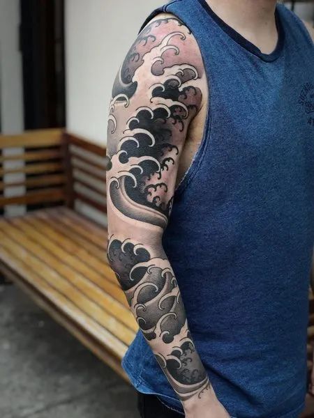 Japanese Wave Tattoo Wave Tattoo Sleeve, Traditional Japanese Tattoo Sleeve, Japanese Wave Tattoos, Tato Tradisional, Small Wave Tattoo, Wave Tattoo Design, Omerta Tattoo, Japan Tattoo Design, Traditional Tattoo Sleeve