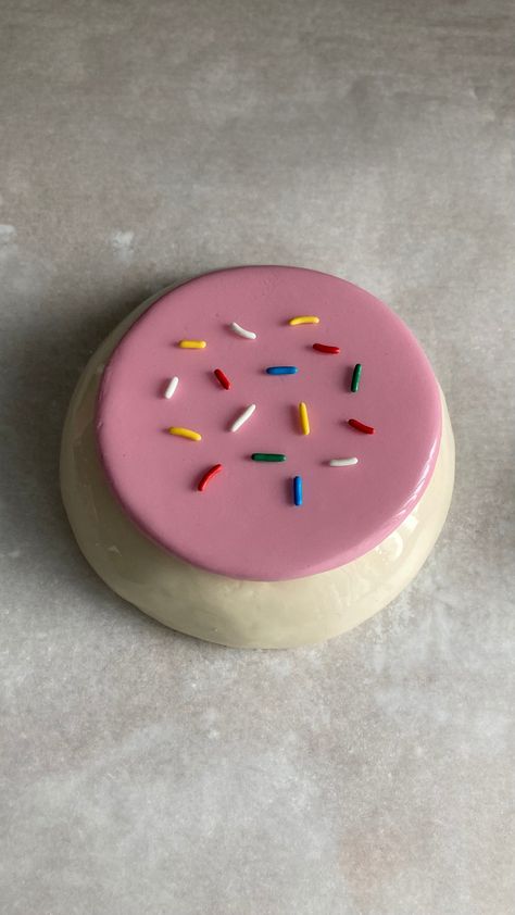 XL Trinket Box Sugar Cookie With Rainbow Sprinkles. Cute Clay Sugar Cookie Trinkets Tray Valentines Day Gift Ring Dish Desk Organizer - Etsy Diy Crafts To Do At Home, Clay Box, Oven Bake Clay, Diy Air Dry Clay, Air Dry Clay Projects, Sugar Cookie Frosting, Sprinkle Cookies, Rainbow Sprinkles, Cute Clay