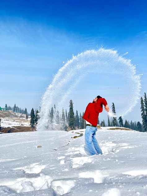 Himachal Couple Photography, Snow Poses Picture Ideas Men, Manali In Winter, Kashmir Photography Poses, Kulu Manali Photography, Kullu Manali Photography, Kashmir Couple Photography, Manali Photography Poses, Kashmir Travel Outfit