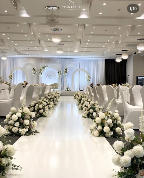 Wedding Walkway Ideas, Ballroom Decor, Wedding Walkway, Wedding Hall Decorations, Simple Wedding Decorations, White Wedding Theme, Dream Wedding Decorations, Green Wedding Colors, Arab Wedding