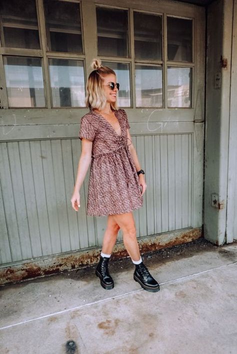 Outfit Ideas When You Don't Feel Like Trying - Society19 Doc Martens Outfit Summer, Style Doc Martens, Doc Martens Outfits, Dr Martens Outfit, Martens Style, Doc Martens Outfit, Pastel Outfit, Team Mom, Dinner Outfits