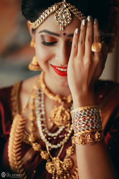 Bridel Mekup Indian Bridal, Dulhan Makeup, Wedding Couple Pictures, Indian Bride Poses, Indian Bride Photography Poses, Indian Wedding Poses, Bride Photos Poses, Kerala Bride, Engagement Photography Poses