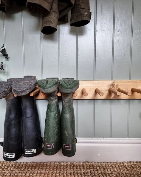 Wall Mounted Reclaimed Timber Welly Rack / Shoe Rack / Boot Rack - Etsy Welly Rack, Boot Shoe Rack, Ranch House Decor, Porch Storage, Boot Rack, Boot Storage, Pine Timber, Wellies Boots, Pre Christmas