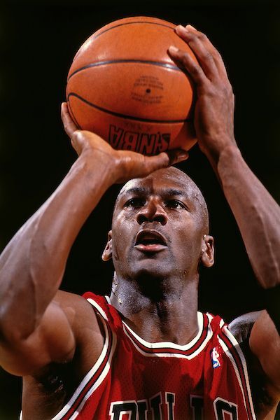 Michael Jordan Wings, Michael Jordan Photos, Jeffrey Jordan, Michael Jordan Pictures, Kobe Bryant Nba, Jordan Bulls, Michael Jordan Basketball, Basketball Photography, Jordan Basketball