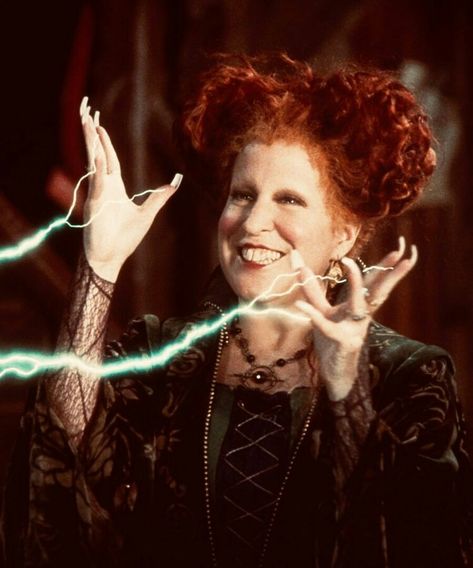 Winifred Sanderson Hocus Pocus Hermanas Sanderson, The Fall Movie, Hocus Pocus 1993, Hocus Pocus Movie, Winifred Sanderson, Hocus Pocus 2, Hocus Pocus Witches, Halloween Songs, Scary Facts