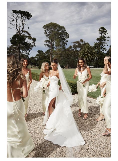 Editorial Bridesmaids Photos, Editorial Bridesmaid Photos, Planning 2025, White Bridal Party, Bridal Era, Money Wedding, Bridesmaid Pictures, Wedding Aesthetics, All White Wedding