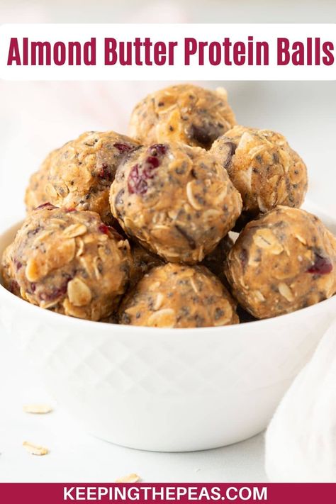 Dried cranberries and chocolate chips enhance these almond butter protein balls, making them a high-fiber, high-protein decadent treat! Easy Homemade Snacks, Raw Almond Butter, Protein Bites, Dried Blueberries, Healthy Vegan Snacks, Easy Vegan Dinner, Raw Almonds, Protein Ball, Veggie Tray