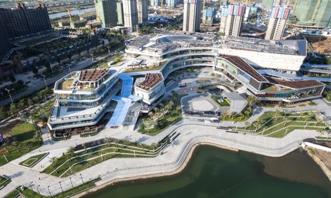 10 Design Completes Lakefront Shopping Mall in Zhuhai | 10 Design | Archinect Shopping Mall Design, Plaza Design, Shopping Mall Architecture, Tipografi 3d, Architecture Practice, International Architecture, Urban Landscape Design, Commercial Complex, Mall Design