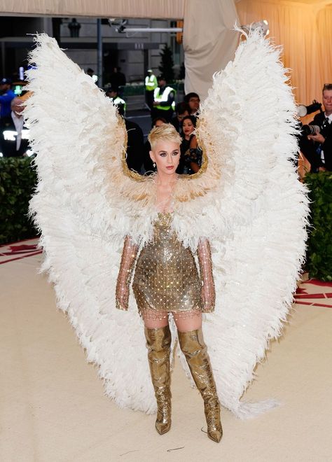 Katy Perry Met Gala, Versace Gown, Met Gala Dresses, Icona Pop, Gala Dress, Tokyo Street Fashion, Simple Gowns, Hipster Grunge, Valentino Couture