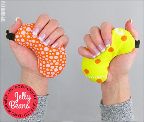 Diy Hand Warmers, Small Sewing Projects, Jelly Bean, Sewing Gifts, Sewing For Beginners, Sewing Basics, Sewing For Kids, Jelly Beans, Sewing Patterns Free