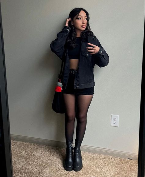 Concert Mini Skirt Outfit, Winter Outfits Black Boots, Clean Goth Outfits Summer, Casual Alt Outfits, Emo Night Outfit, Black Mini Skirt Outfit Fall, Alternative Fashion Indie, Black Skirt Outfit, Black Mini Skirt Outfit