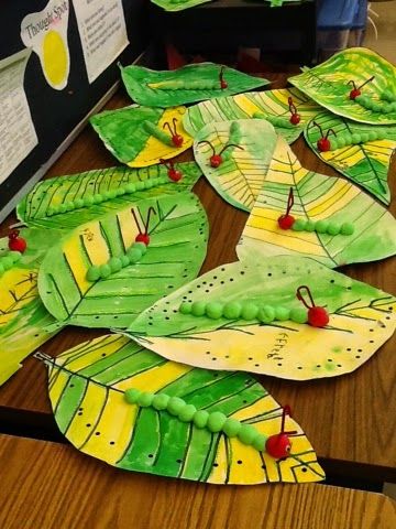 Hudsonville Art Program: Bauer Elementary: Very Hungry Kindergarteners...I mean Caterpillars! Classe D'art, Caterpillar Craft, Arts Integration, Spring Preschool, Kindergarten Ideas, Moss Art, Elementary Art Projects, The Very Hungry Caterpillar, Spring Ideas