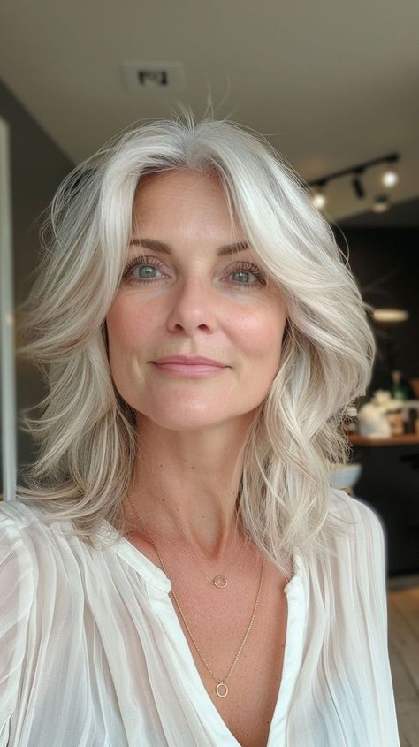 Womens Haircuts Medium, Stylish Haircuts, Bob Haircuts For Women, Women Over 50, Medium Hair Cuts, Hairstyles For Women, Elegant Hairstyles, Older Women Hairstyles, Cool Haircuts