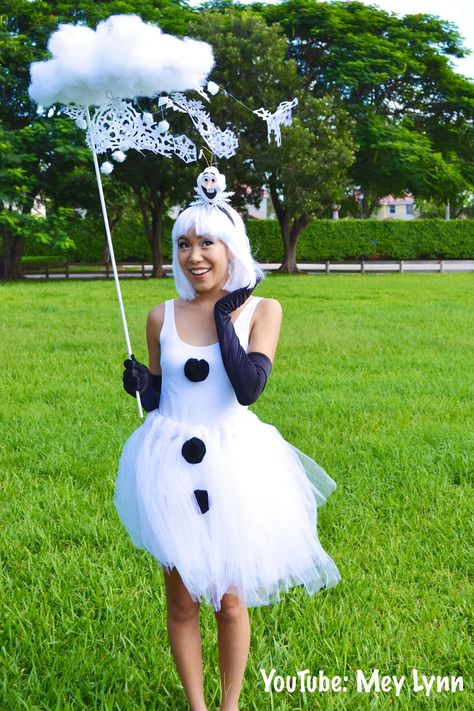 It's my own flurry!! I'd love for us to hold these as we're walking next to the float! Diy Olaf Costume, 3 People Halloween Costumes, Olaf Halloween Costume, Karneval Diy, 3 People Costumes, Frozen Halloween, Olaf Costume, Princess Tutu Dresses, Diy Carnival