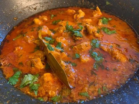 Pakistani Style Boneless Chicken Curry By Shai Ayoub Pakistani Foods, Pakistan Food, Pakistani Cuisine, Pakistani Dishes, Cool Food Ideas, Curry Night, Chicken Recipes Boneless, Curry Indian, Curry Ingredients