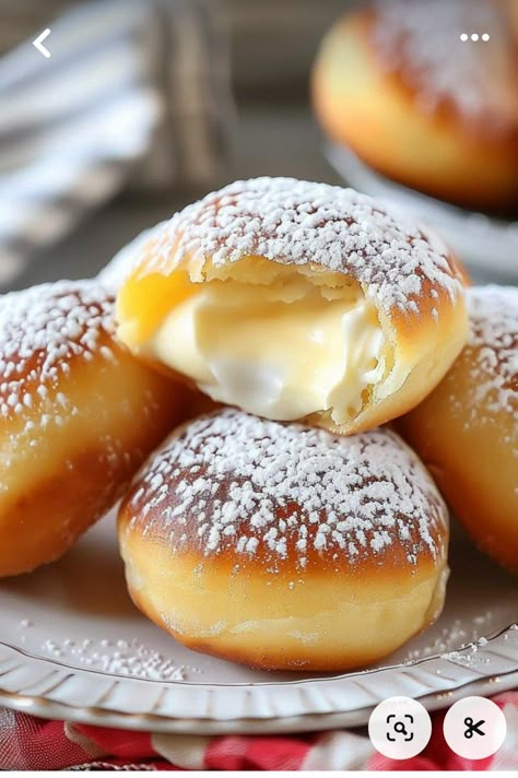 Homemade Cream Filled Donuts Recipe, Yogurt Doughnut Recipe, Pastry Dessert Ideas, Gluten Free Boston Cream Donut, Gourmet Pastry Recipes, Elevenses Food, Italian Pastries Recipes, Cream Filled Desserts, Filled Donuts Homemade