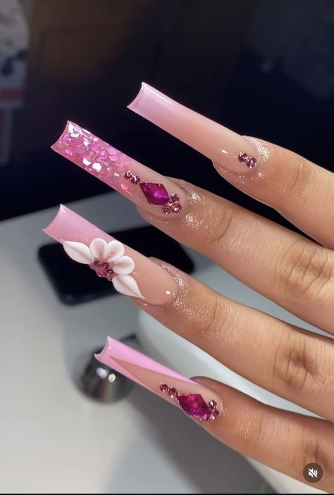 Nails Art Simple, Nail Art 2022, Design Nails Art, Pink Bling Nails, Nail Art 2023, Nail Art For Short Nails, Art For Short Nails, Nail Art Inspo, Quinceanera Nails