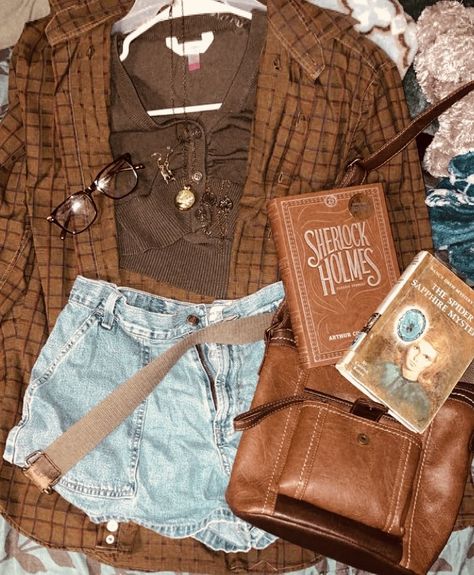 Nancy Drew Cw Outfits, Nancy Drew Aesthetic Outfit, Sherlock Holmes Outfit Women, Nancy Drew Outfits, Nancy Drew Aesthetic, Sherlock Outfit, Nancy Drew Style, Ranch Outfits, Autumn Core