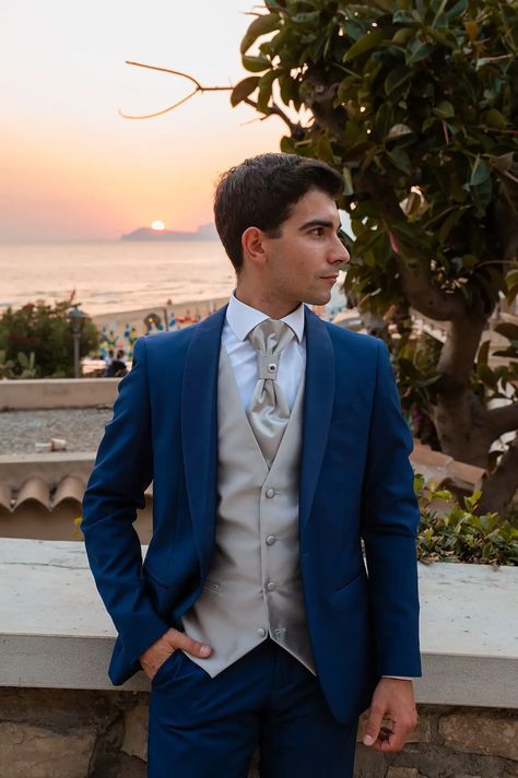 Classic blue and beige suit for a groom, it never goes out of style. Tan Tux Wedding, Tan Tuxedo Wedding, Royal Blue Suit Wedding, Tan Tux, Sperlonga Italy, Tan Tuxedo, Navy Blue Groom, Groom Blue Suit, Elopement Outfit