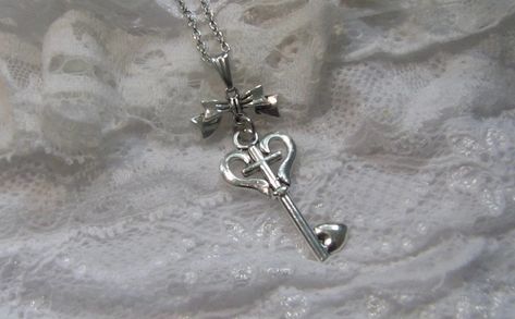 cutest secret key & bow necklace - stainless steel chain ♡  key & bow are not stainless steel! The Cardigans, Heart Key, Bow Necklace, Heart And Key, Key Necklace, Fantasy Jewelry, Jewelry Inspo, Pretty Jewellery, Steel Chain