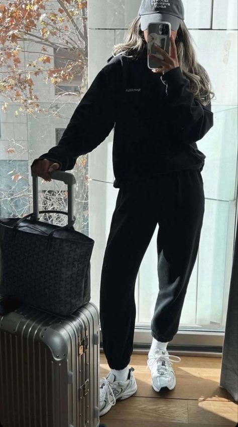 Minimal Airport Outfit, Sweatsuit Airport Outfit, Airport Outfit Black Sweatpants, Oversized Sweatshirt Airport Outfit, Flight Outfit Airport Style Winter, Athleisure Airport Outfit, Airport Sweats Outfit, Jean Airport Outfit, Black Joggers Airport Outfit