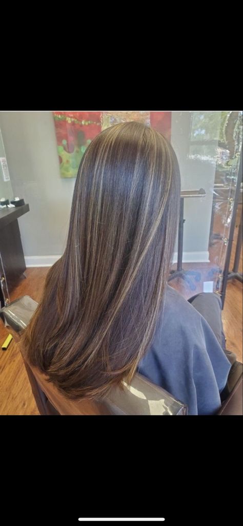 Brunette Hair With Blonde Lowlights Straight, Hair Inspo Color Blonde Highlights Straight, Blond Highlights On Brown Hair Natural, Cute Highlights For Brown Hair Straight, Pintura Highlights Straight Hair, Back To School Hair Dye Ideas, Brown Hair With Caramel Highlights Layers, T Highlights Hair, Highlits Hair Brunettes