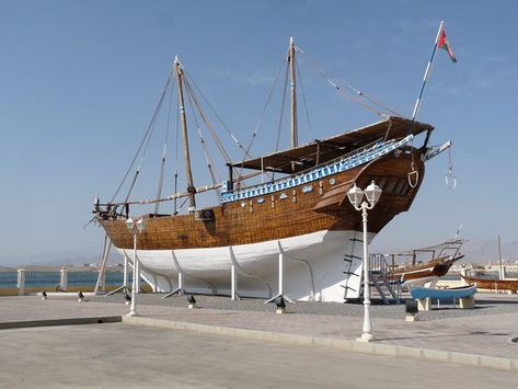 Where artisans use centuries-old techniques to build traditional Arabian ships. Sinbad The Sailor, Desert Trees, Hms Hood, Ship Building, Bathroom Inspiration Modern, Arabian Sea, Sailing Vessel, Naval History, Ancient Origins